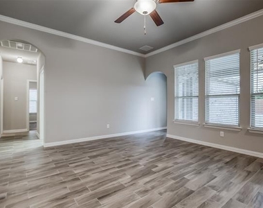 638 Devonshire Lane - Photo Thumbnail 15