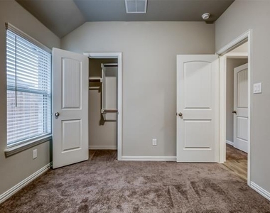 638 Devonshire Lane - Photo Thumbnail 21