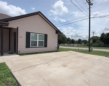 801 Meadowlark Circle - Photo Thumbnail 1