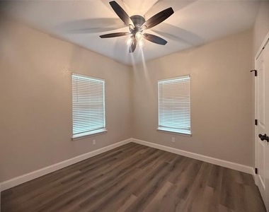 801 Meadowlark Circle - Photo Thumbnail 11
