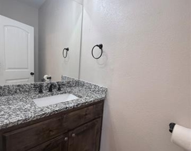 801 Meadowlark Circle - Photo Thumbnail 6