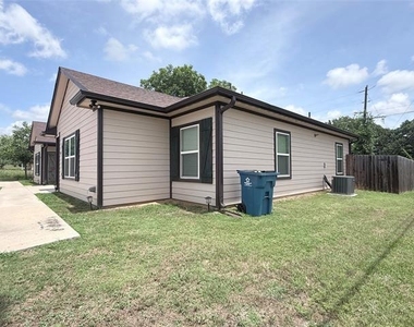 801 Meadowlark Circle - Photo Thumbnail 2
