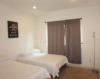 2811 Morning Avenue - Photo Thumbnail 8