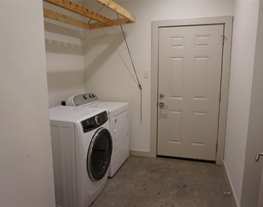 2811 Morning Avenue - Photo Thumbnail 2