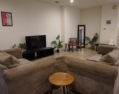 2811 Morning Avenue - Photo Thumbnail 3