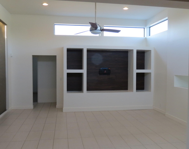 11440 N 65th Street - Photo Thumbnail 16