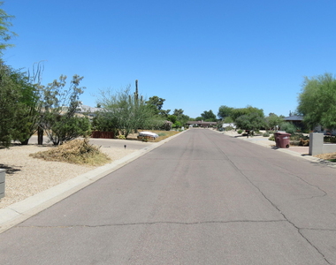 11440 N 65th Street - Photo Thumbnail 14