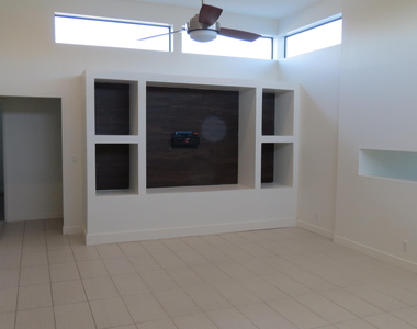 11440 N 65th Street - Photo Thumbnail 2