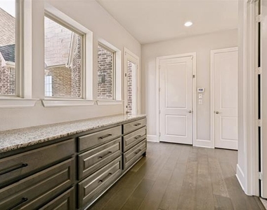 4550 Honeyvine Lane - Photo Thumbnail 32