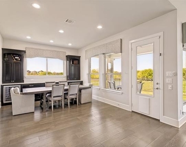 4550 Honeyvine Lane - Photo Thumbnail 18