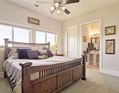 4550 Honeyvine Lane - Photo Thumbnail 29