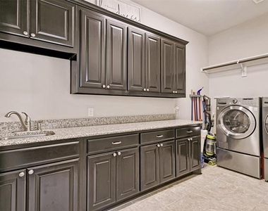 4550 Honeyvine Lane - Photo Thumbnail 31
