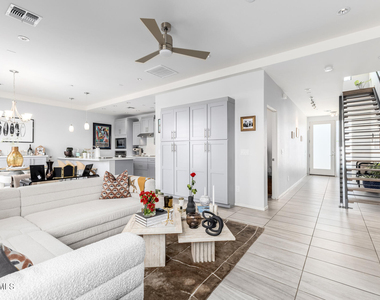 2740 E Roma Avenue - Photo Thumbnail 6
