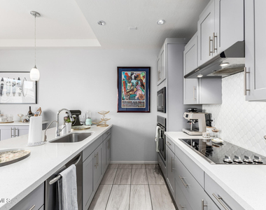 2740 E Roma Avenue - Photo Thumbnail 13