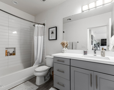 2740 E Roma Avenue - Photo Thumbnail 29