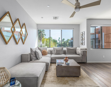 2740 E Roma Avenue - Photo Thumbnail 16