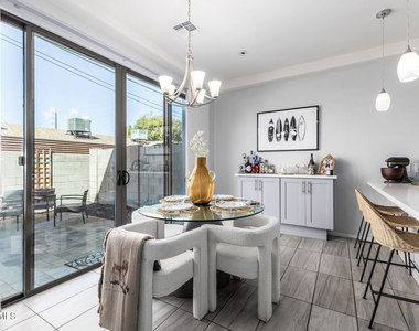 2740 E Roma Avenue - Photo Thumbnail 7