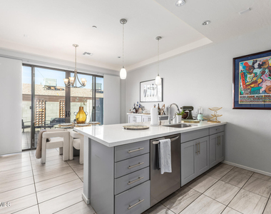 2740 E Roma Avenue - Photo Thumbnail 12