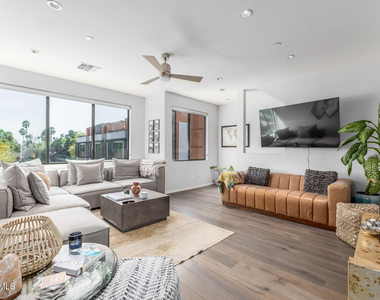 2740 E Roma Avenue - Photo Thumbnail 17
