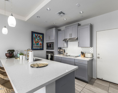 2740 E Roma Avenue - Photo Thumbnail 11