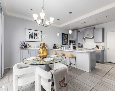 2740 E Roma Avenue - Photo Thumbnail 8