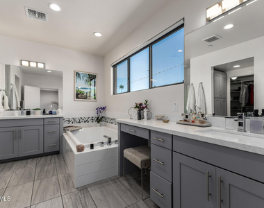 2740 E Roma Avenue - Photo Thumbnail 24