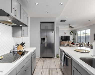 2740 E Roma Avenue - Photo Thumbnail 14