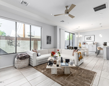 2740 E Roma Avenue - Photo Thumbnail 4