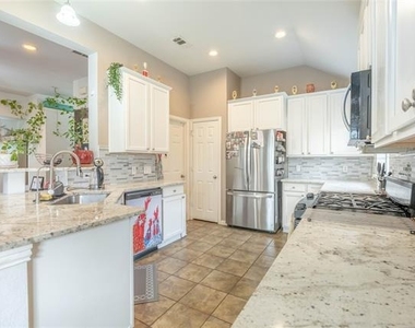 2324 Crestridge Drive - Photo Thumbnail 10