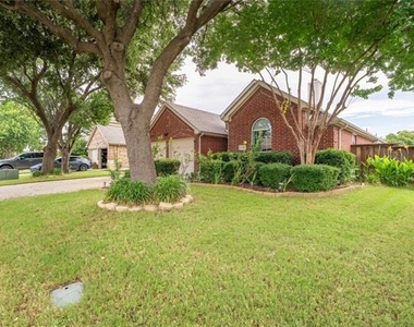 2324 Crestridge Drive - Photo Thumbnail 2