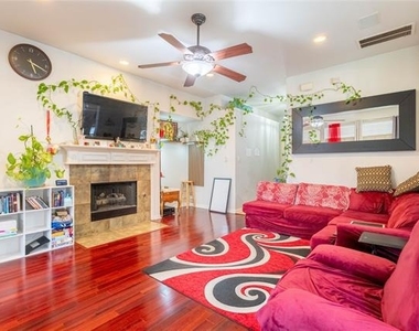 2324 Crestridge Drive - Photo Thumbnail 7
