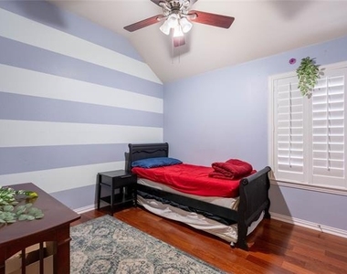 2324 Crestridge Drive - Photo Thumbnail 13