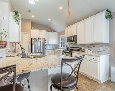 2324 Crestridge Drive - Photo Thumbnail 9