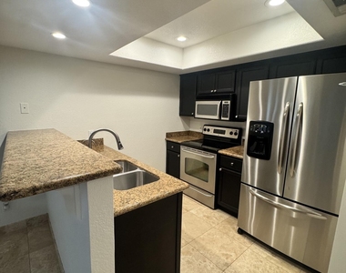 3235 E Camelback Road - Photo Thumbnail 7