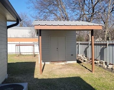 710 W Waco Street - Photo Thumbnail 13