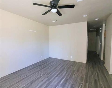 710 W Waco Street - Photo Thumbnail 1