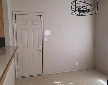 710 W Waco Street - Photo Thumbnail 10