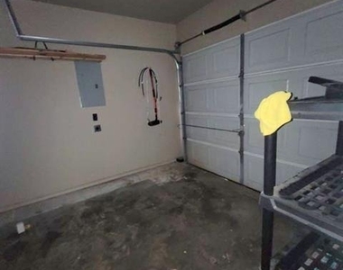 710 W Waco Street - Photo Thumbnail 12