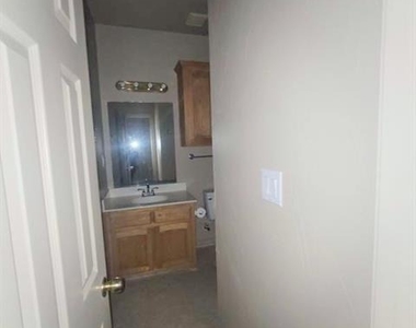 710 W Waco Street - Photo Thumbnail 4