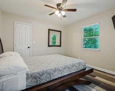 2214 Pine Street - Photo Thumbnail 15
