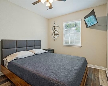 2214 Pine Street - Photo Thumbnail 18