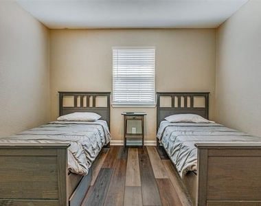 2214 Pine Street - Photo Thumbnail 17