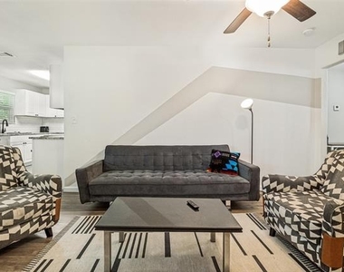 2214 Pine Street - Photo Thumbnail 6
