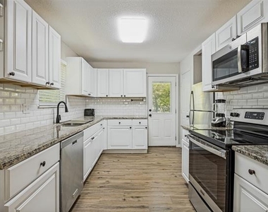 2214 Pine Street - Photo Thumbnail 12