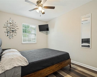 2214 Pine Street - Photo Thumbnail 19