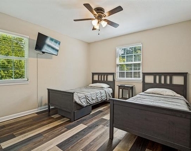 2214 Pine Street - Photo Thumbnail 16