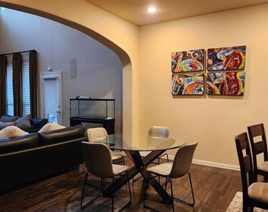 10082 Drawbridge Drive - Photo Thumbnail 9