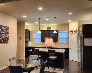 10082 Drawbridge Drive - Photo Thumbnail 6