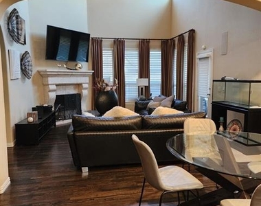 10082 Drawbridge Drive - Photo Thumbnail 4
