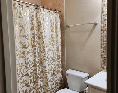 10082 Drawbridge Drive - Photo Thumbnail 14